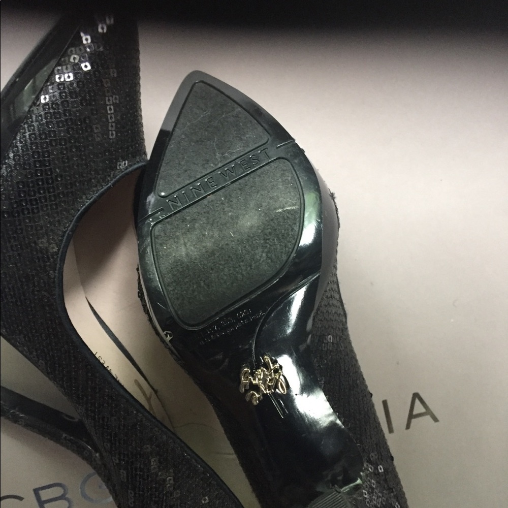 Shoes - Picture 4 of 8